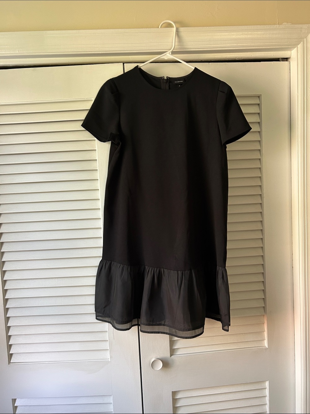 Who What Wear Black Short Sleeve Ruffle Hem Dress